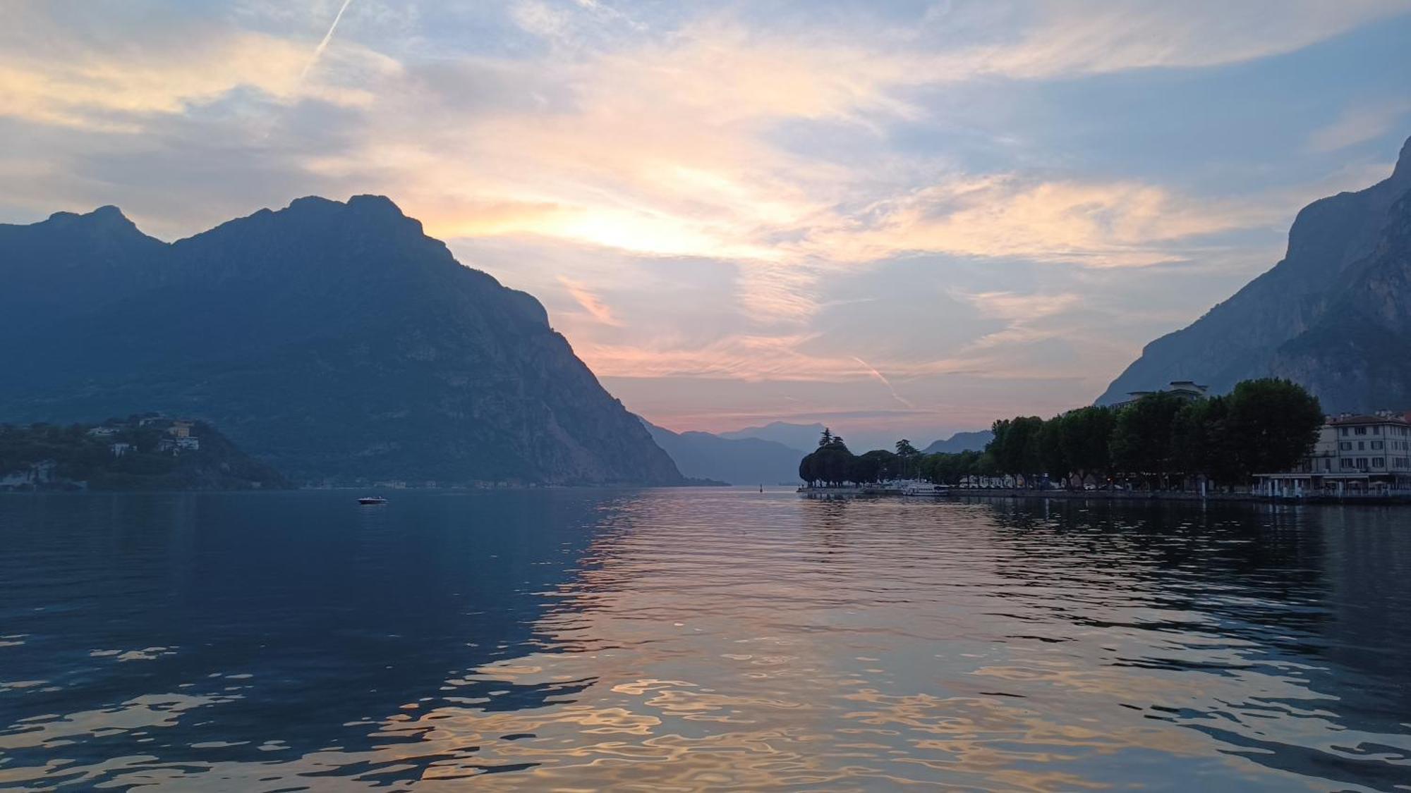 Finestra Sulla Piazza Apartamento Lecco Exterior foto