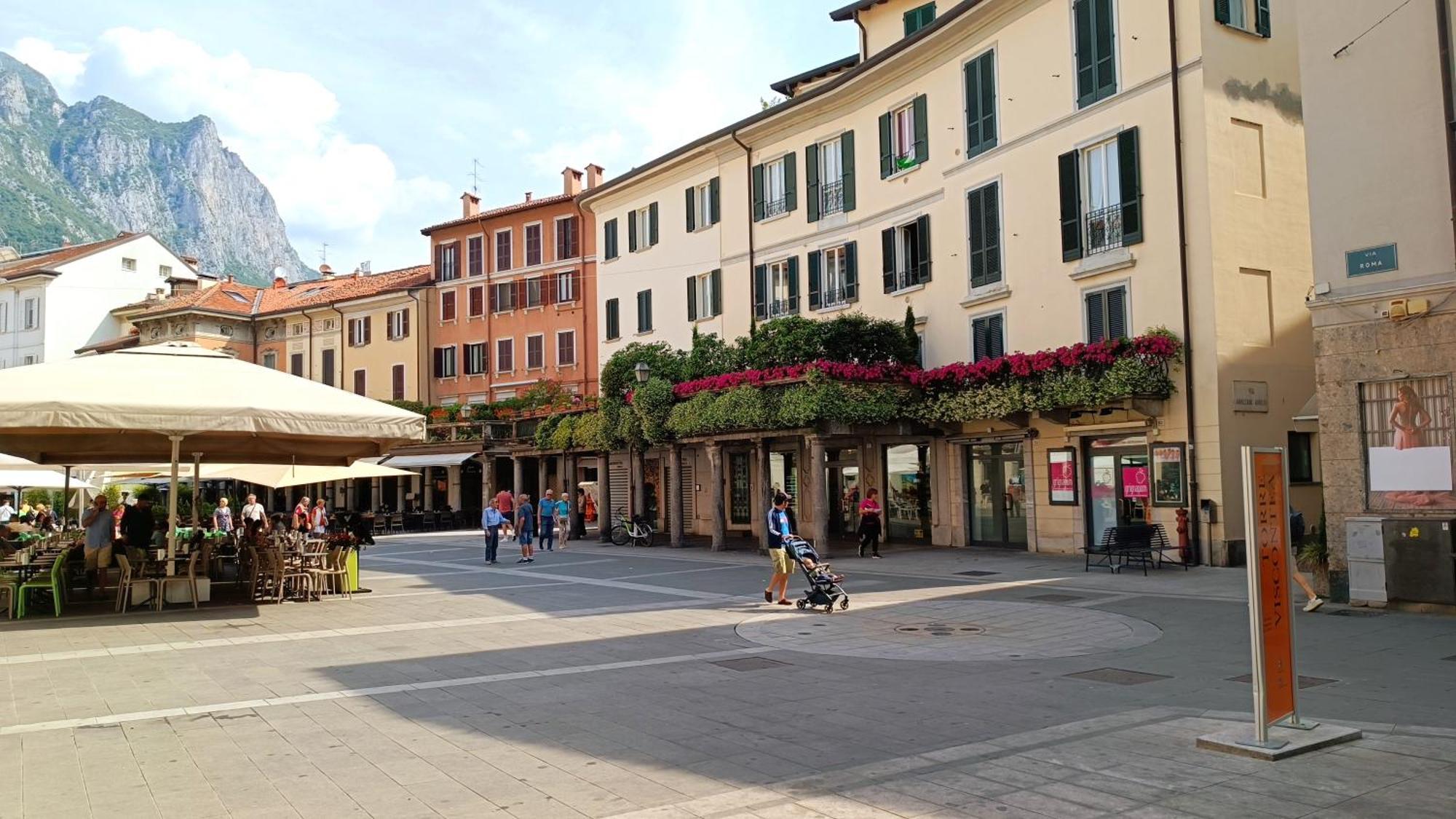 Finestra Sulla Piazza Apartamento Lecco Exterior foto